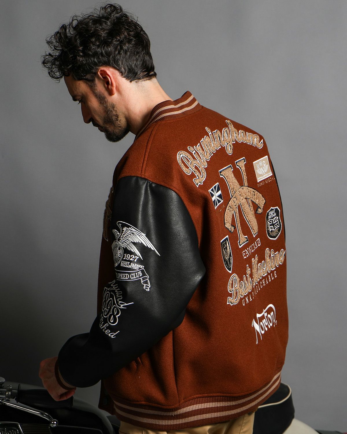 サガラ スタジャン