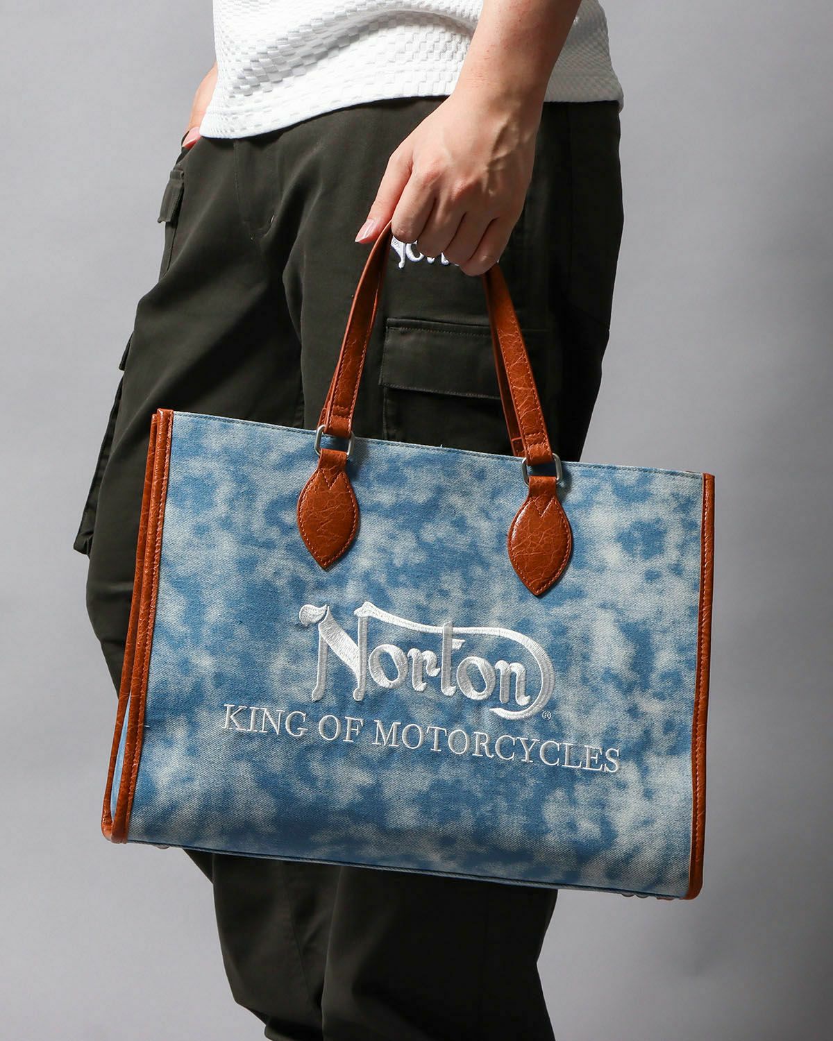 雨の日 スタイル 雨に強い 撥水 アイテム