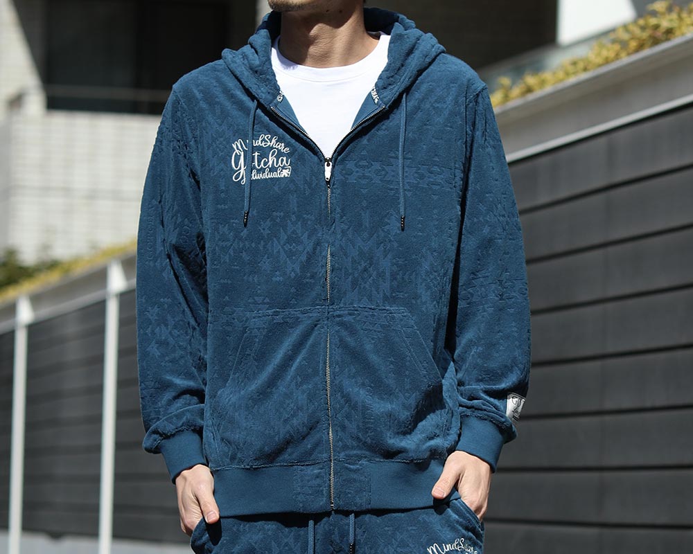 長袖×ショーツで決める、春の軽やかスタイル