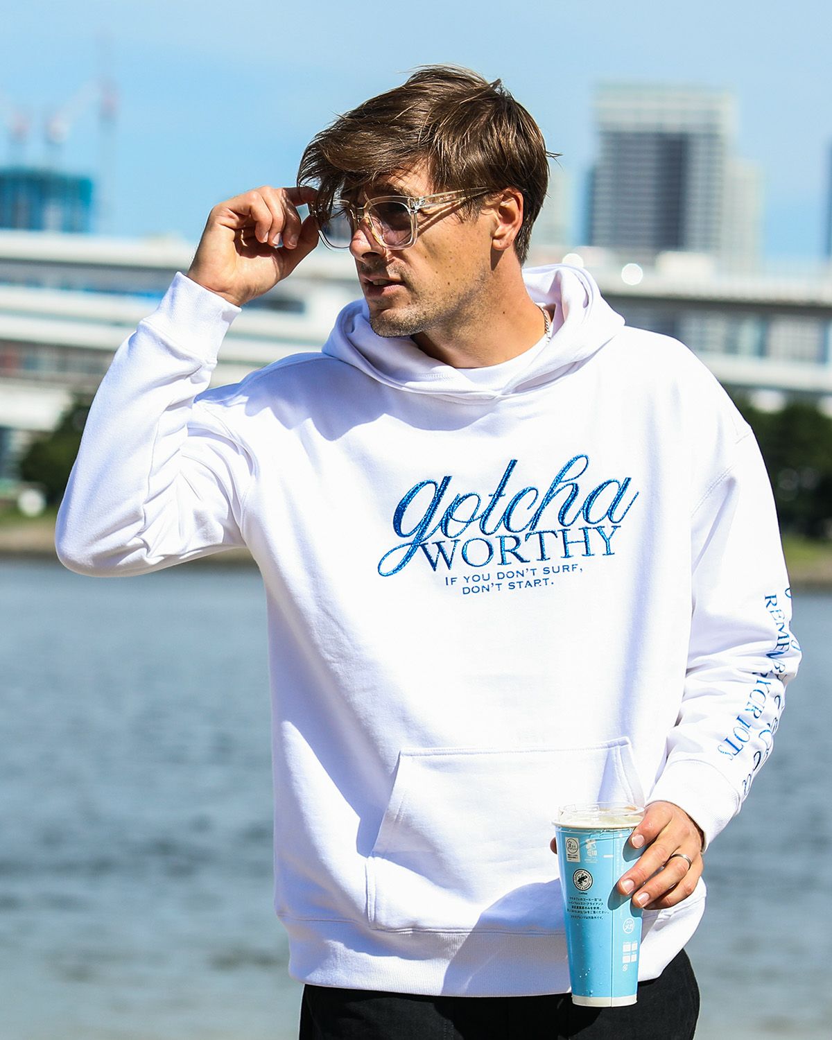 ブルー ラメ刺繍 プルパーカー