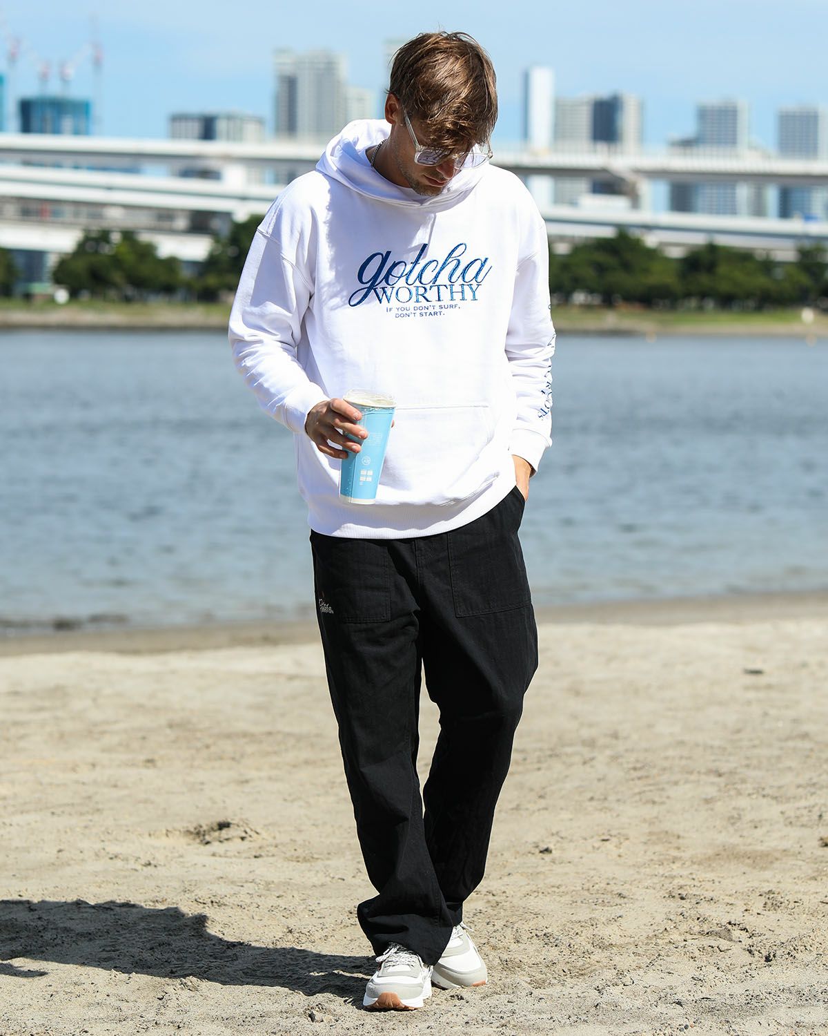 ブルー ラメ刺繍 プルパーカー