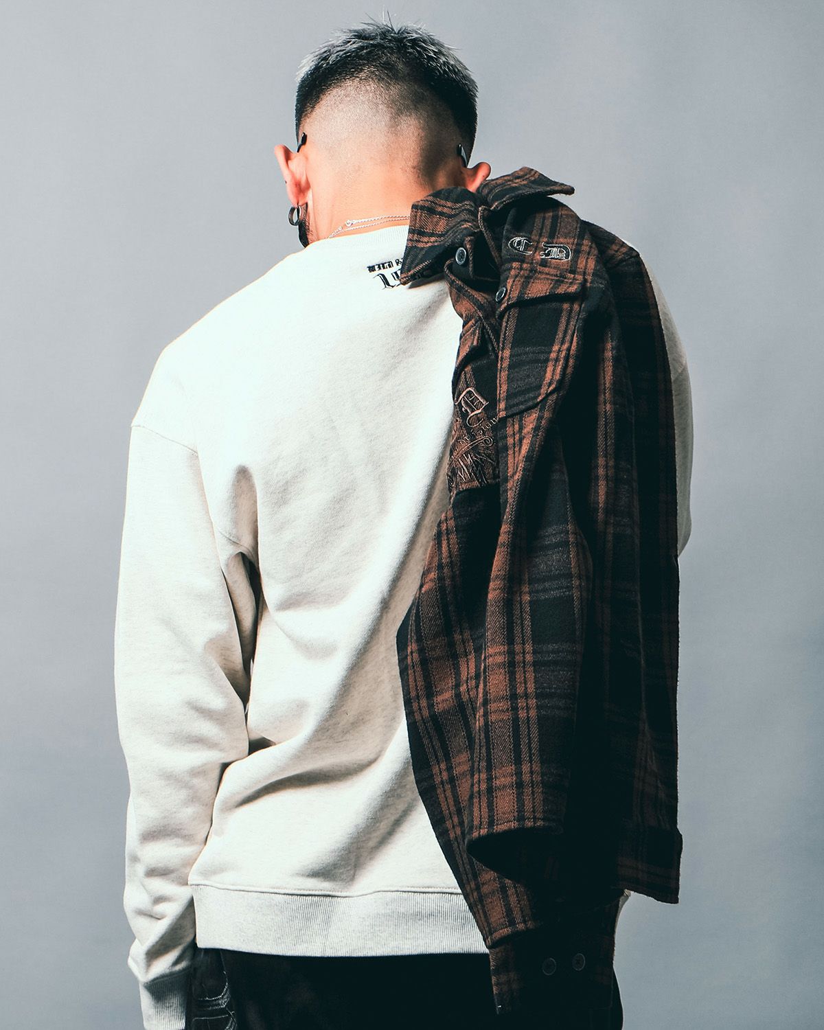 ベーシック 3D刺繍 トレーナー