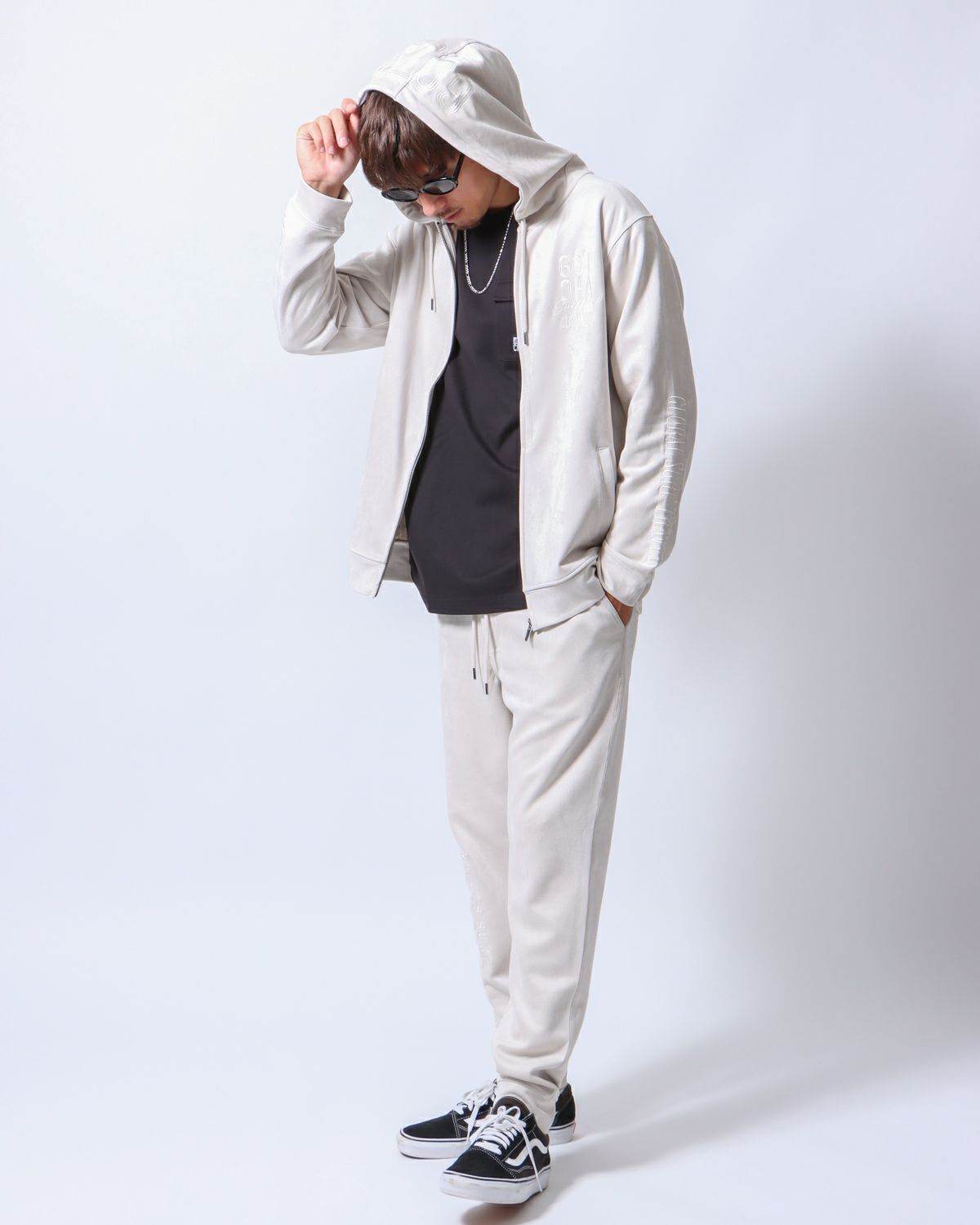 V TWELVE フード付きジャケット ホワイト セットアップ V TWELVE フード付きジャケット ホワイト セットアップ V12 ジャケット