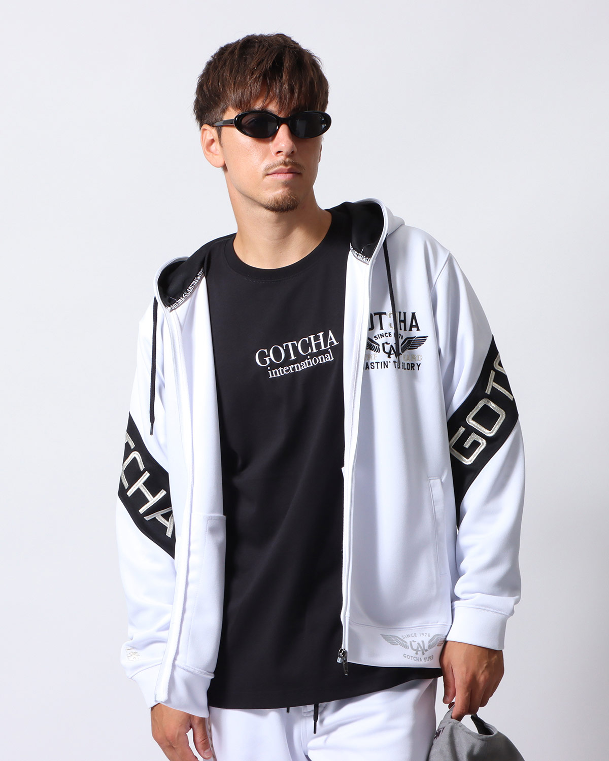 大胆に、華やかに。動きも輝きも、妥協しない GOTCHA METALLIC