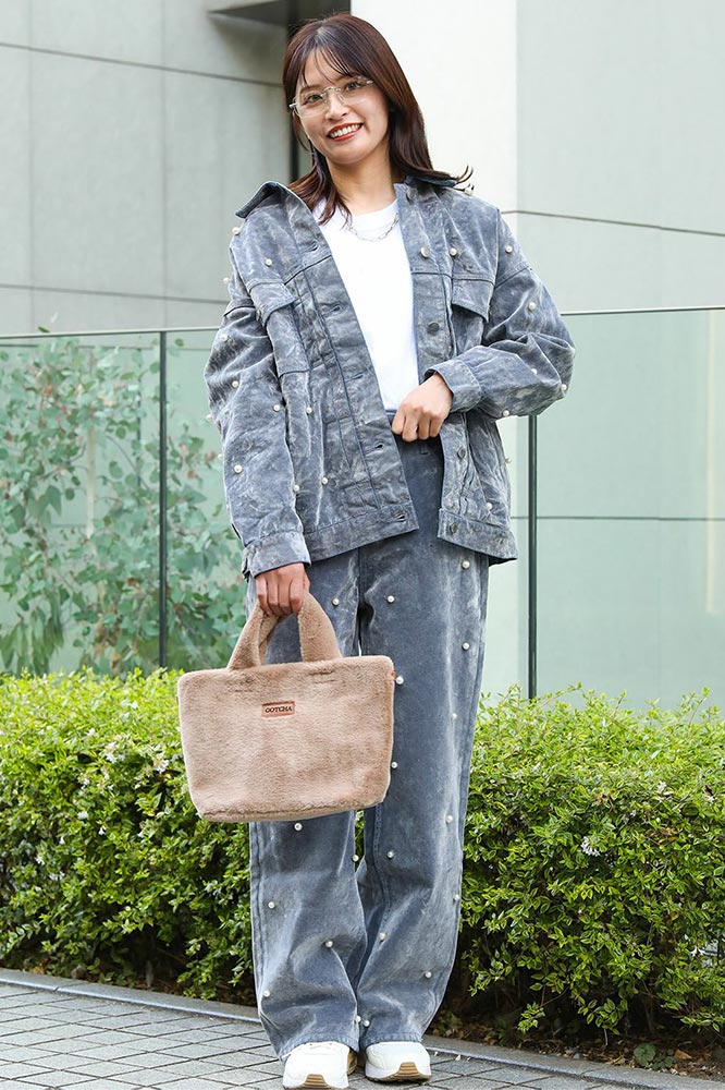 ウィメンズパール付きフロッキーデニムコーデグレー