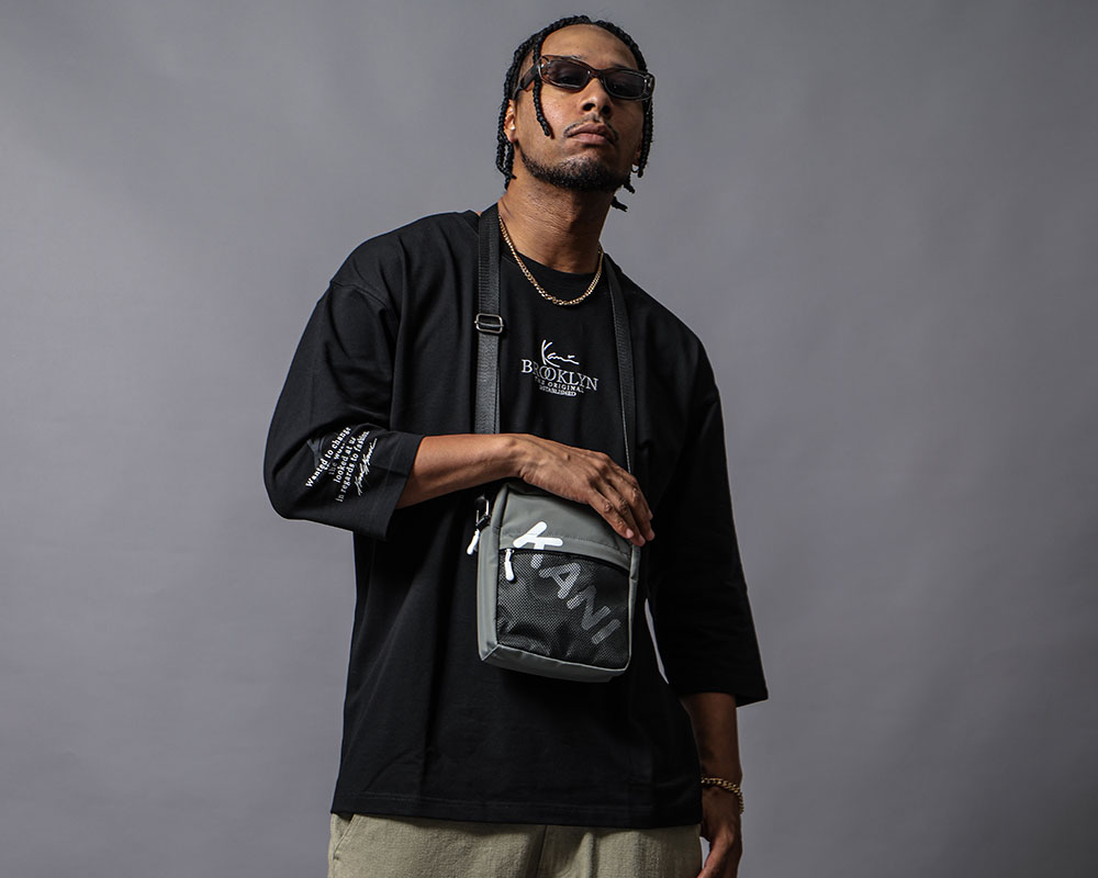 ドロップショルダー バック ビッグ ロゴ 7分袖 Tシャツコーデ