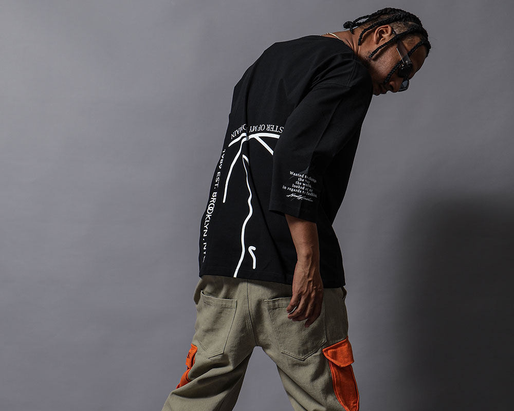 ドロップショルダー バック ビッグ ロゴ 7分袖 Tシャツコーデ