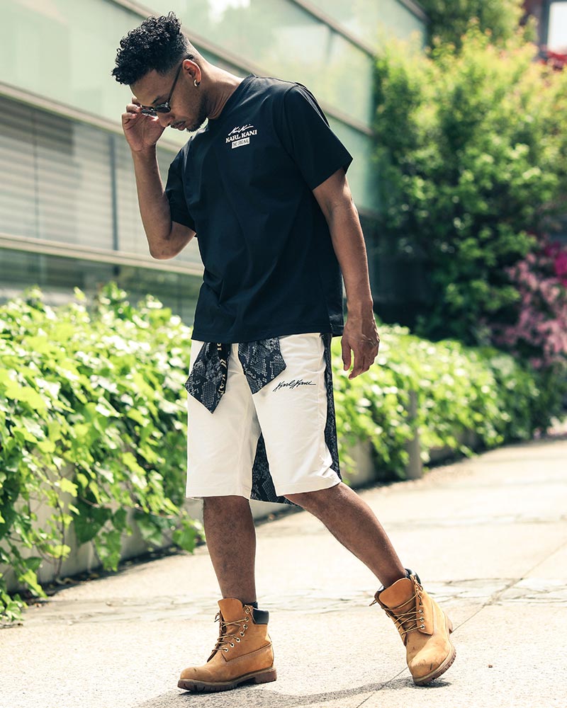 ハイブリッド Vネック Tシャツコーデ