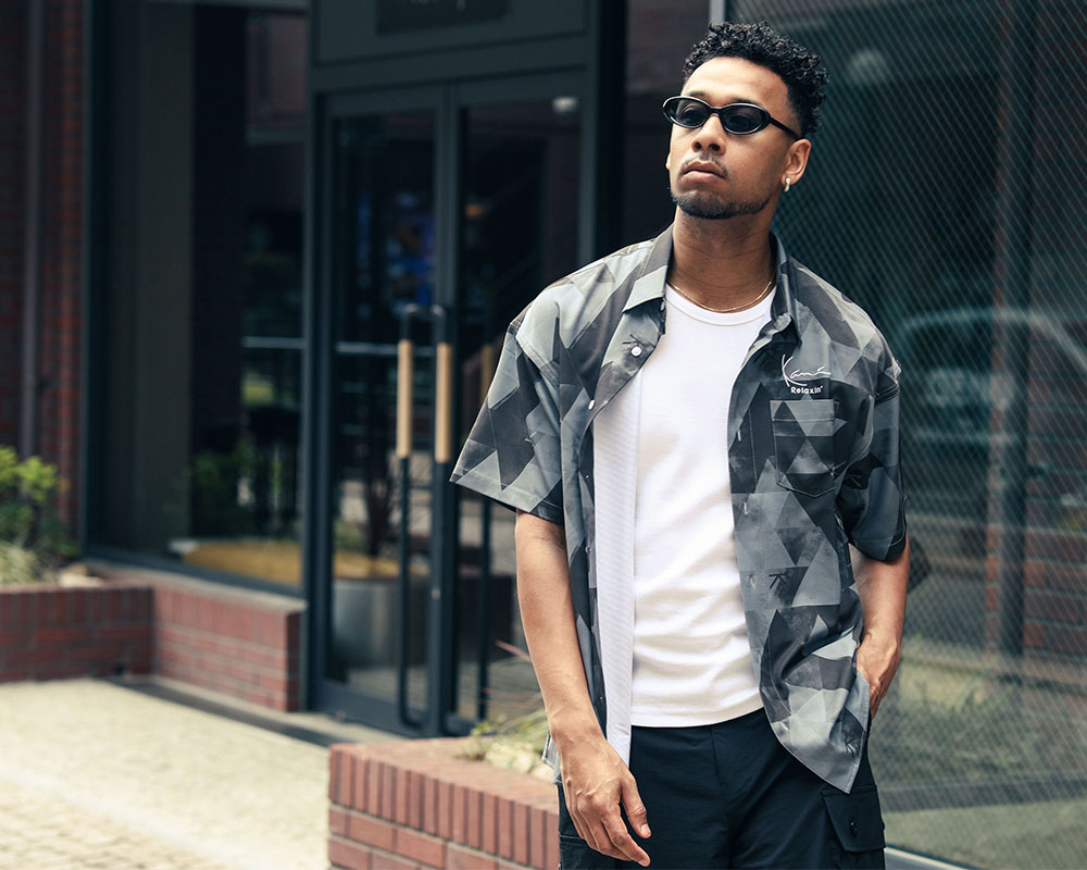 ハイブリッド スクエアー スモーク 半袖 シャツコーデ