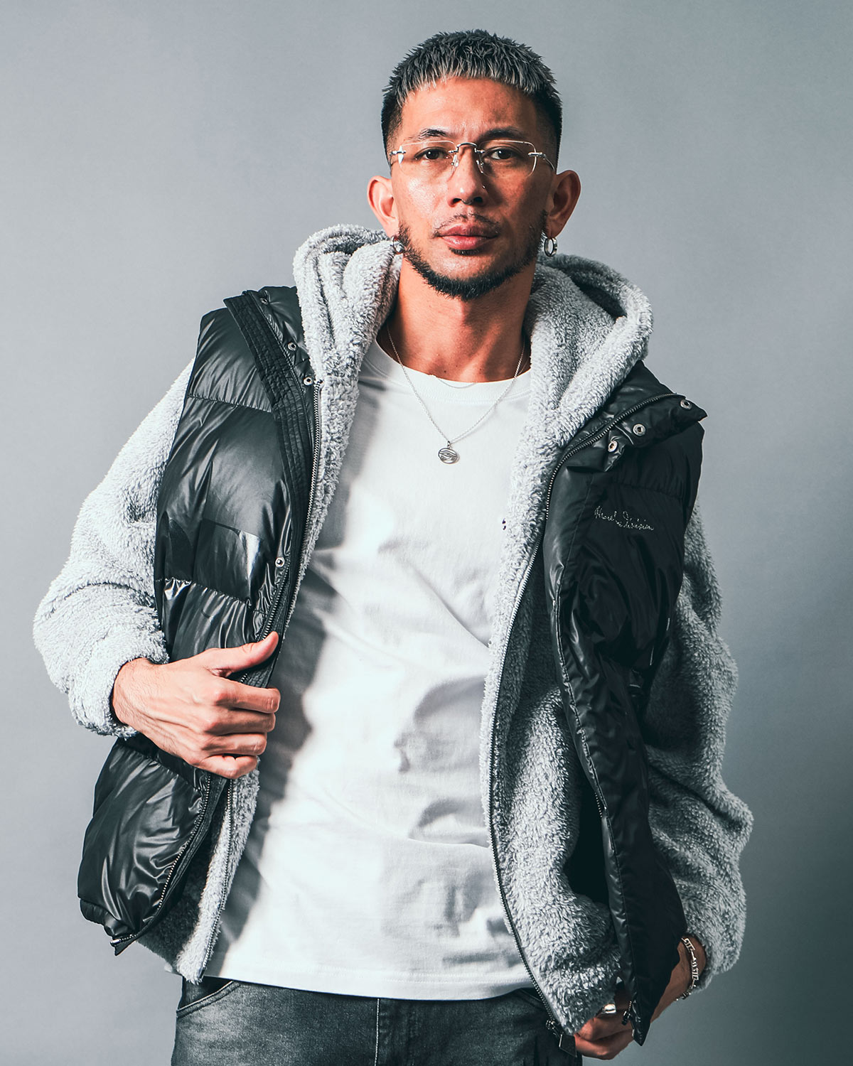 ビッグロゴ ボリューム ダウン ベスト