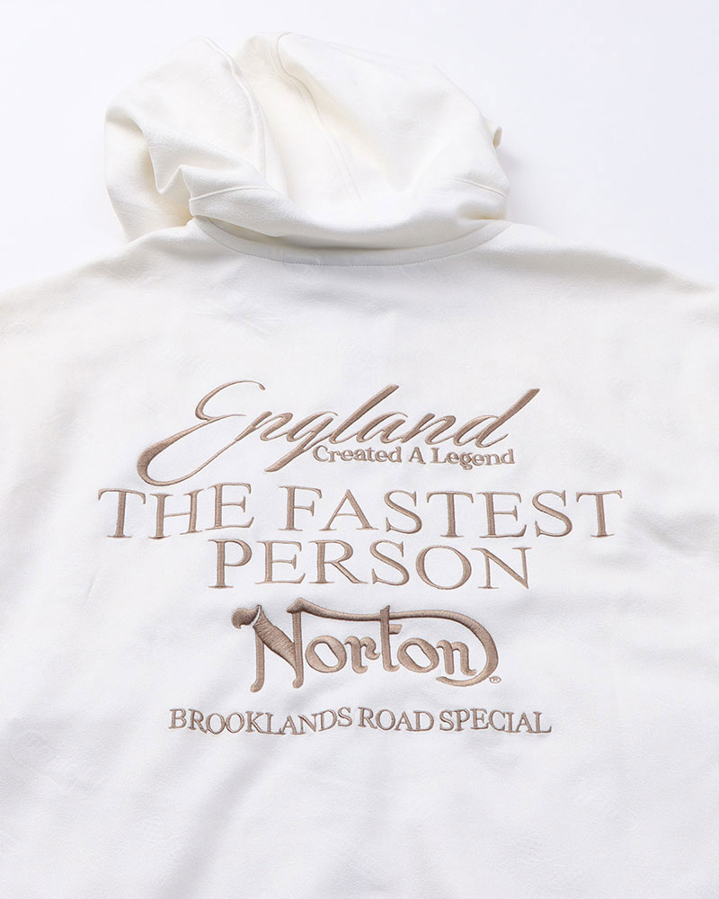 フェイクスウェード 6分袖 フルジップ パーカーオフホワイトバック刺繍部分