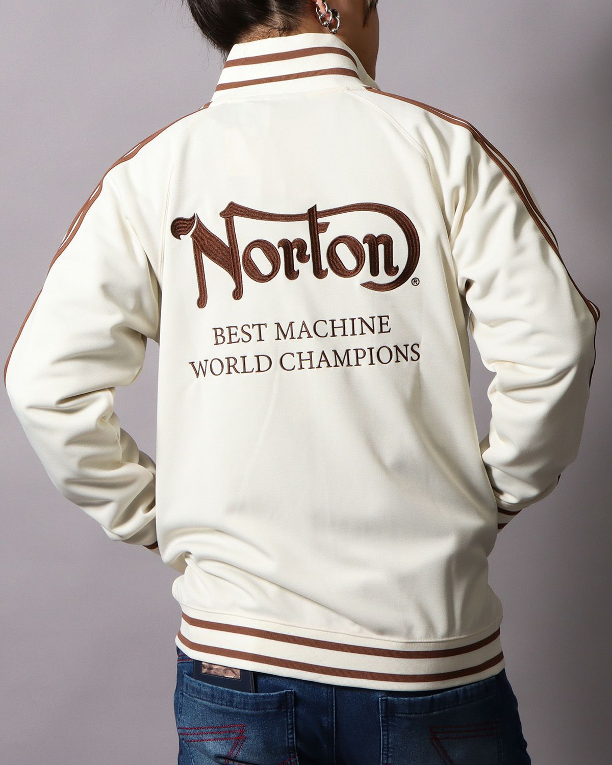 4段 スムース トラックジャケットオフホワイト背面