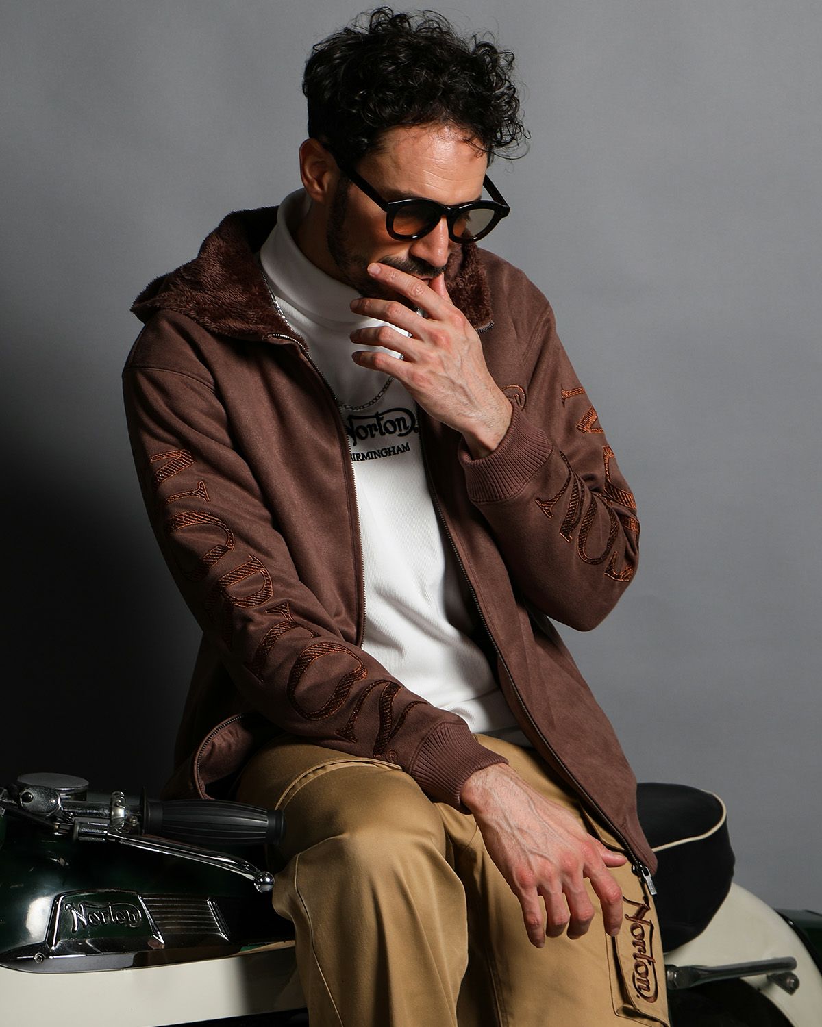 撥水 裏ボア モイストスウェード ラメ刺繍 フルジップパーカー