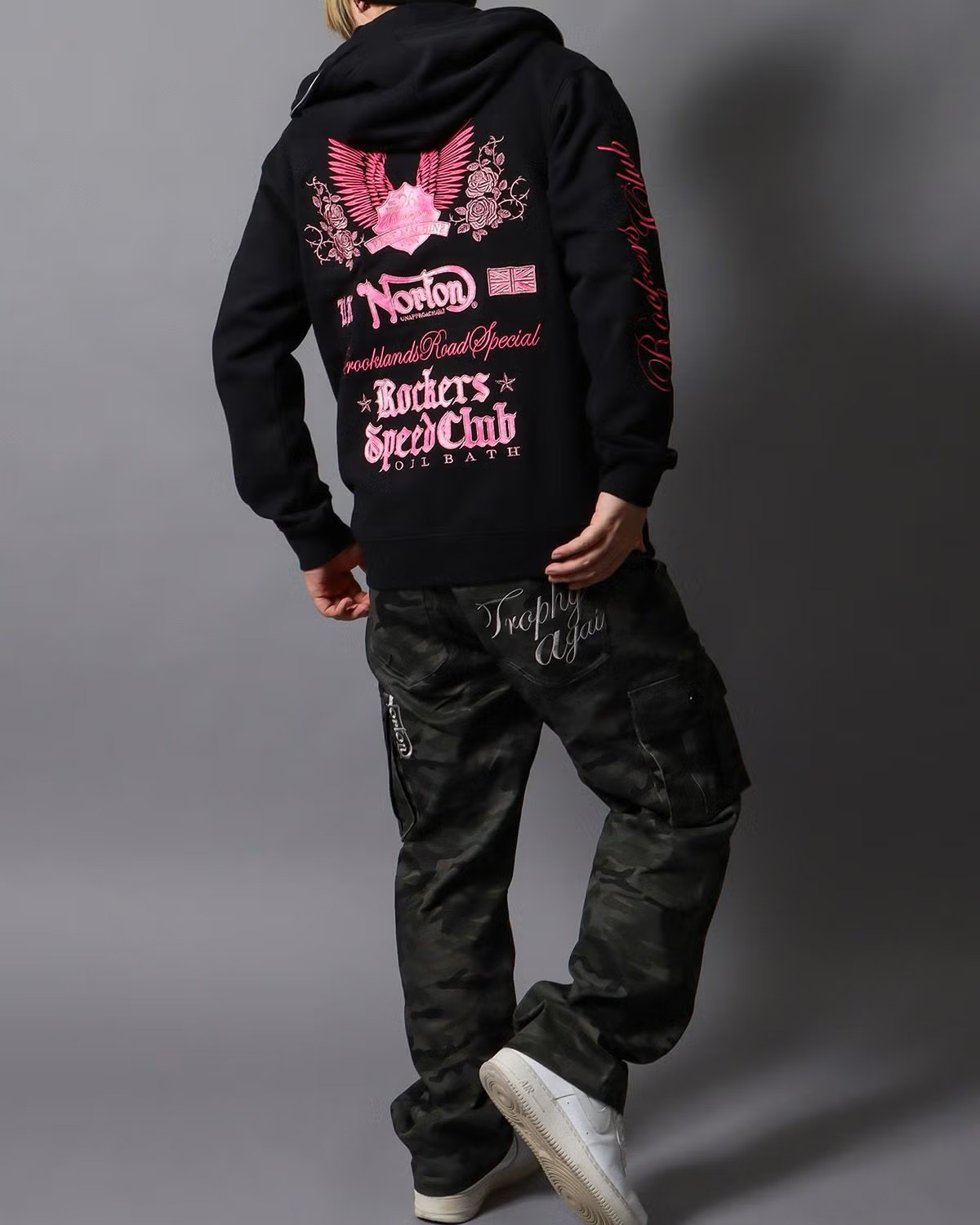 MAX ピンクメタル ZIPパーカー