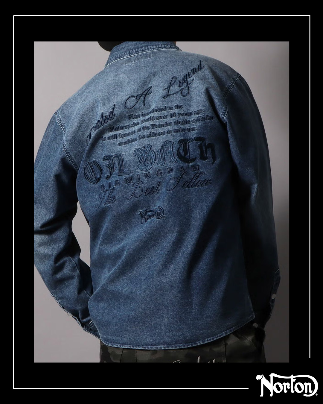 フロント エンブレム 同色刺繍 デニムシャツ