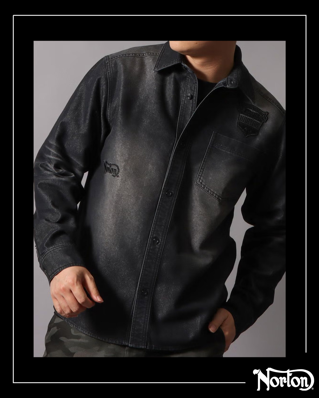 フロント エンブレム 同色刺繍 デニムシャツ