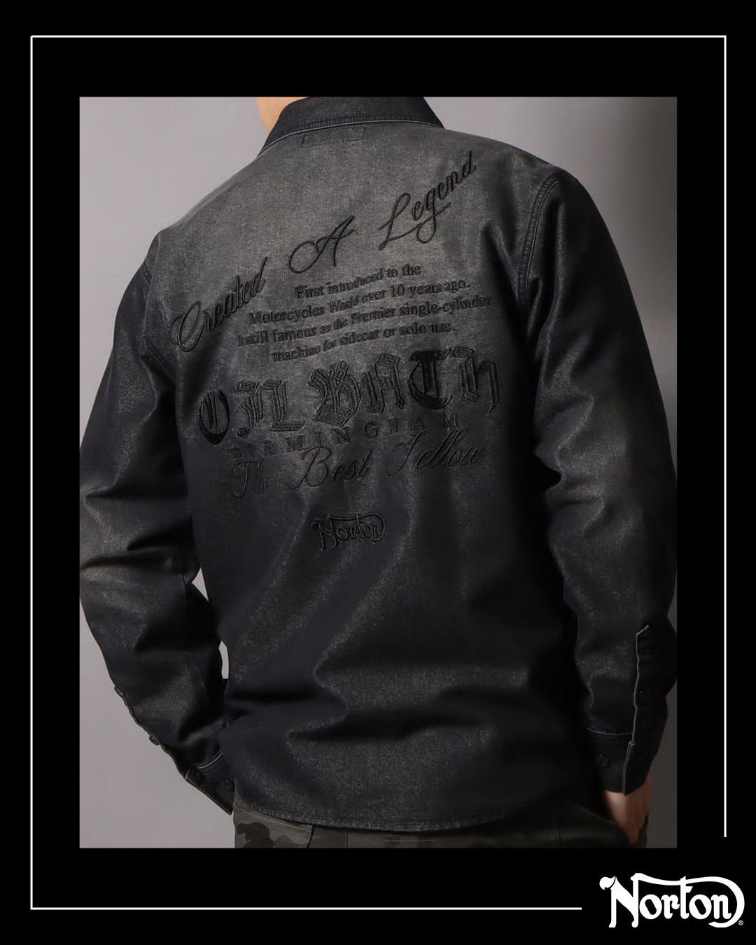 フロント エンブレム 同色刺繍 デニムシャツ